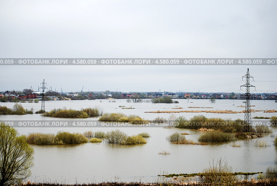 Разлив Оки на окраине Рязани. Вид на поселок Борки. (2013 год). Стоковое фото, фотограф Инна Грязнова / Фотобанк Лори