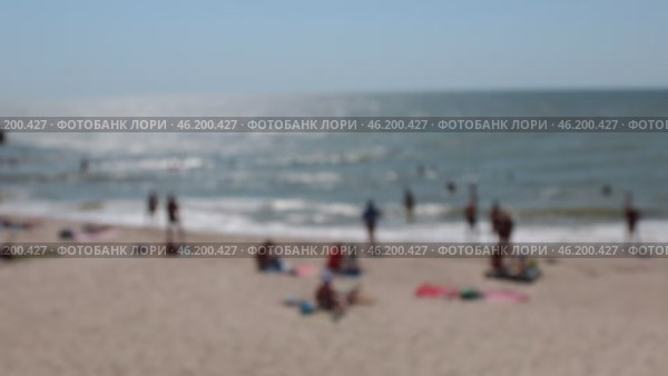 Размытый вид на пляж с пригорка. Не в фокусе. Стоковое видео, видеограф Александр Собко / Фотобанк Лори