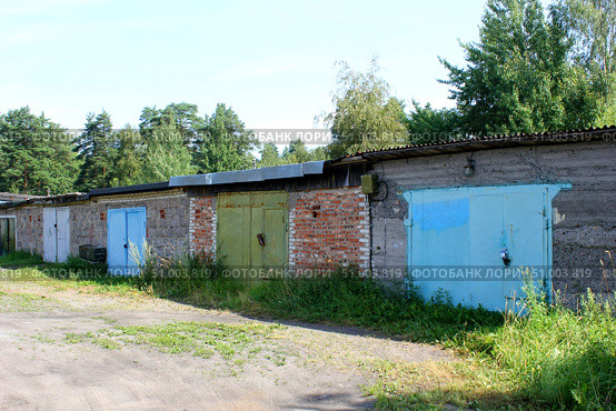 Разноцветные гаражи. Стоковое фото, фотограф Boostport / Фотобанк Лори