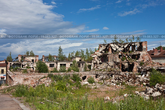 Разрушенные исторические здания. Выборг (2015 год). Редакционное фото, фотограф Victoria Demidova / Фотобанк Лори