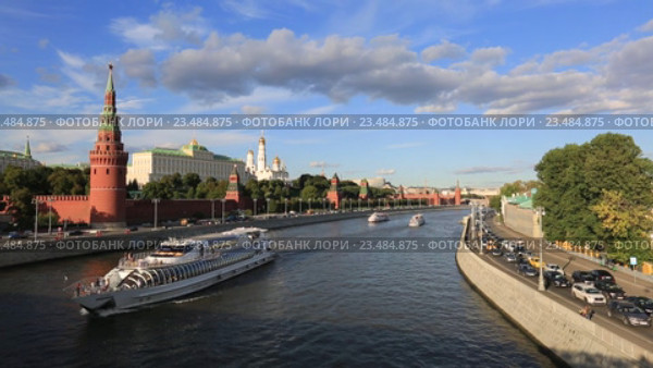 Речной круиз по Москве реке с видом на Московский Кремль (2016 год). Редакционное видео, видеограф Яна Королёва / Фотобанк Лори