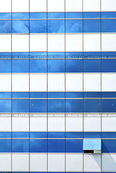reflex of some gray palace in a window terrace of the centre  bangkok thailand. Стоковое фото, агентство Ingram Publishing / Фотобанк Лори