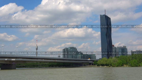 Река Дунай и небоскреб "DC Towers" солнечным весенним днем. Вена, Австрия (2018 год). Редакционное видео, видеограф Виктор Карасев / Фотобанк Лори
