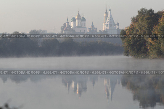 Река Москва и Коломенский кремль утром в туман (2014 год). Стоковое фото, фотограф Дмитрий Неумоин / Фотобанк Лори