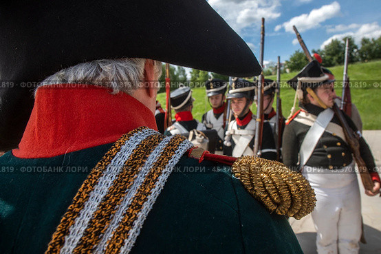 Реконструкторы в форме солдат русской армии Великой Отечественной войны 1812 года на площадке фестиваля "Времена и Эпохи" в городе Москве, Россия (2024 год). Редакционное фото, фотограф Николай Винокуров / Фотобанк Лори