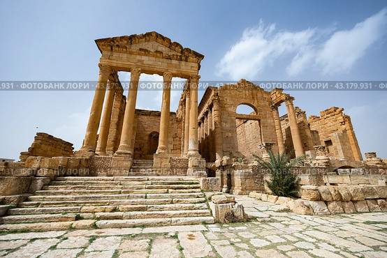 Remains of three temples in forum on Capitoline Hill of Sufetula. Стоковое фото, фотограф Яков Филимонов / Фотобанк Лори