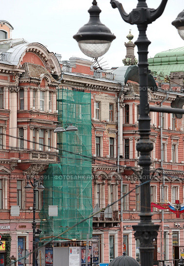 Ремонт фасадов на Невском проспекте (2024 год). Редакционное фото, агентство "SPb vedomosti" / Фотобанк Лори