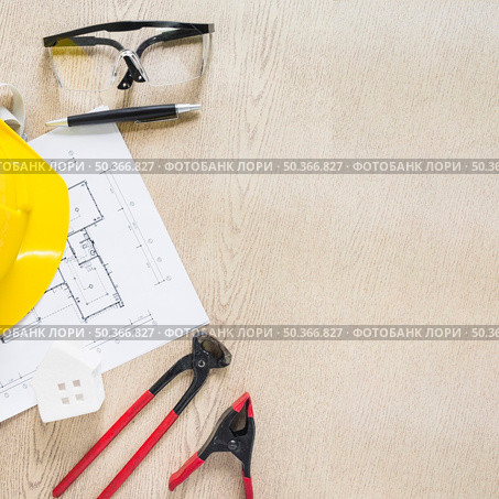 repair tools safety gear near draft. Стоковое фото, агентство Ingram Publishing / Фотобанк Лори
