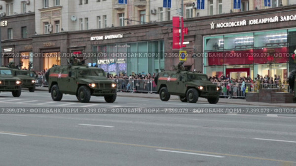 Репетиция парада в честь Дня Победы в Москве. Сбор военной техники на Тверской улице для прохождения по Красной площади. ГАЗ-2330 "Тигр" - российский многоцелевой бронеавтомобиль (2015 год). Редакционное видео, видеограф Игорь Долгов / Фотобанк Лори