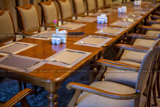 Restaurant interior table set for meal. Стоковое фото, фотограф Evgenii Mitroshin / Фотобанк Лори