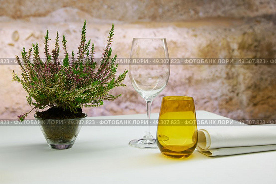Restaurant table with mediterranean herbs and stone background. Стоковое фото, агентство Ingram Publishing / Фотобанк Лори