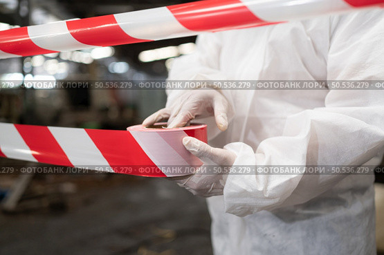 Restricted area, officials employ white and red stripes to block the area where a chemical leak is occurring. To prevent individuals from coming into contact with potentially dangerous chemicals, Стоковое фото, агентство Ingram Publishing / Фотобанк Лори