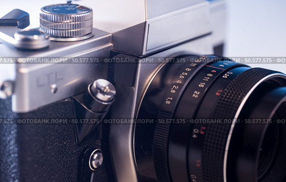 retro parts of the old camera, closeup on white background. retro parts of the old camera, closeup. Стоковое фото, агентство Ingram Publishing / Фотобанк Лори