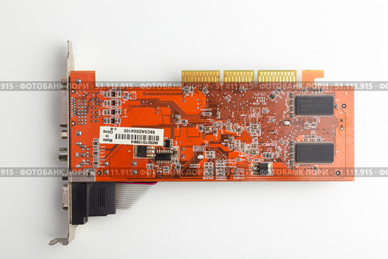 Ретро видеокарта AGP на чипе ATI Radeon 9250. Редакционное фото, фотограф Станислав Кноп / Фотобанк Лори