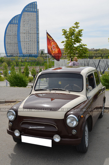 Ретроавтомобили. Запорожец ЗАЗ 965 (2022 год). Редакционное фото, фотограф Сергей Миляев / Фотобанк Лори