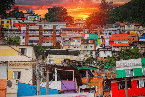 Rio de Janeiro downtown and favela.  Brazil. Rio de Janeiro downtown and favela. Стоковое фото, агентство Ingram Publishing / Фотобанк Лори
