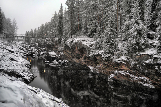 River Canyon and rocks in winter. Стоковое фото, фотограф Анна Кривицкая / Фотобанк Лори