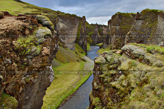River in a basalt gorge, Iceland. Ofer Zidon / Stocktrek Images/TASS. Стоковое фото, агентство ТАСС / Фотобанк Лори