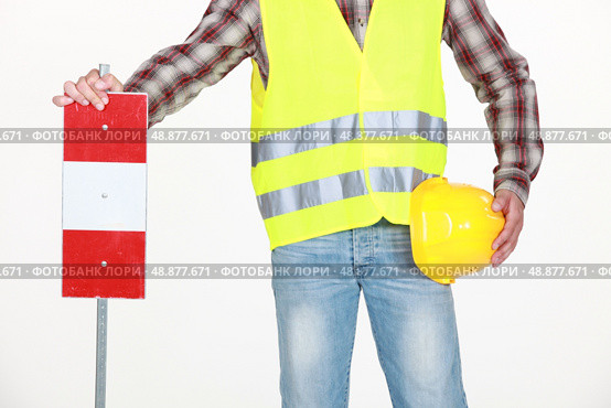Road worker with sign. Стоковое фото, агентство Ingram Publishing / Фотобанк Лори