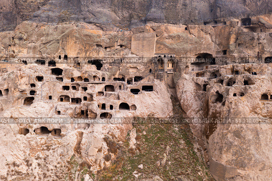 Rock-hewn caves of ancient monastic complex of Vardzia. Стоковое фото, фотограф Яков Филимонов / Фотобанк Лори