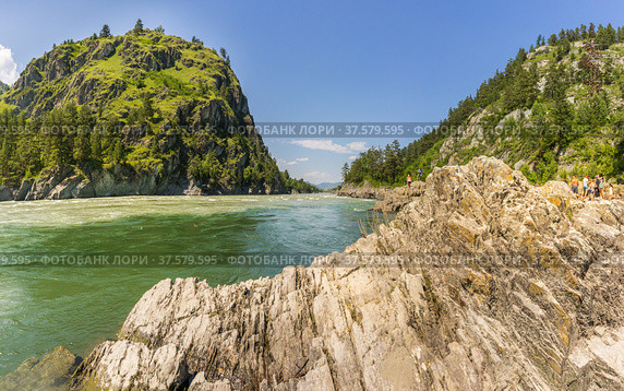 Rock, turquoise water of the Katun river and mountains. Стоковое фото, фотограф Дмитрий Тищенко / Фотобанк Лори