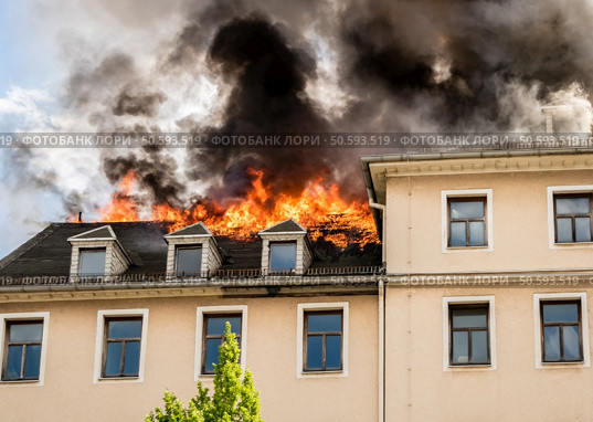 Roof truss in flames. Стоковое фото, агентство Ingram Publishing / Фотобанк Лори