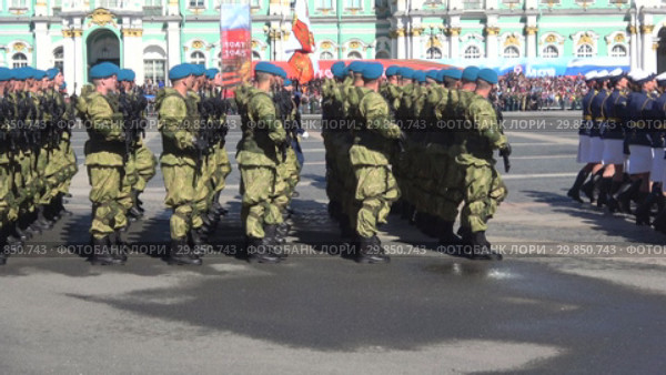 Российские десантники на репетиции военного парада в честь Дня Победы. Санкт-Петербург (2018 год). Редакционное видео, видеограф Виктор Карасев / Фотобанк Лори