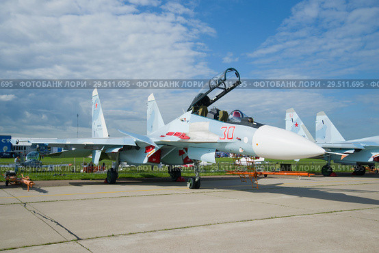 Российский двухместный истребитель поколения 4+ Су-30СМ на авиашоу МАКС-2017. Жуковский. Редакционное фото, фотограф Виктор Карасев / Фотобанк Лори
