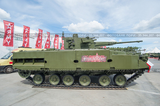 Российский новый зенитный артиллерийский комплекс 2С38 "Деривация-ПВО" на Международном военно-техническом форуме "Армия-2019", Московская область, вид справа. Редакционное фото, фотограф Малышев Андрей / Фотобанк Лори