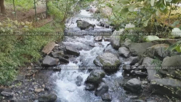 Россия, Краснодарский край, Адлеровский р-н, п. Красная Поляна. Сентябрь 2024. Кругозор Ефремова. водопад. Стоковое видео, видеограф Сергей Татаринцев / Фотобанк Лори