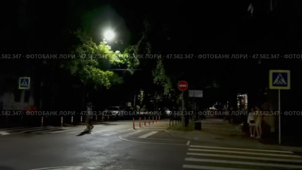 Россия, Краснодарский край, Сочи. Октябрь 2024. Вечерние улицы. Редакционное видео, видеограф Сергей Татаринцев / Фотобанк Лори