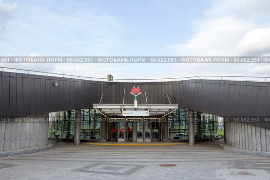 Россия, Москва - 07 августа 2019 года: Россия, Москва: станция метро ЦСКА, наземный вестибюль, вход. Редакционное фото, фотограф Татьяна Васильева / Фотобанк Лори
