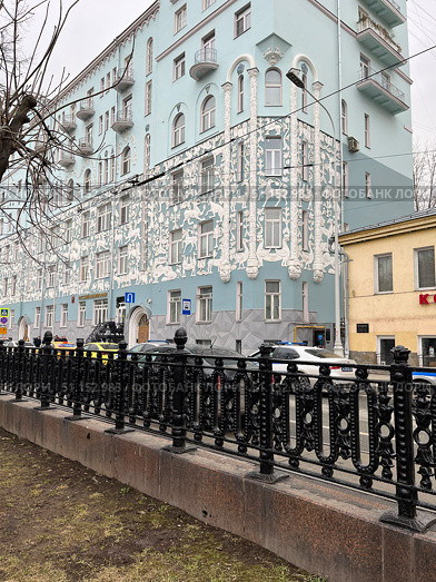 Россия, Москва. Дом со зверями, Чистопрудный бул., 14, стр. 3. Russia, Moscow. House with animals, Chistoprudny blvd., 14, p. 3. Редакционное фото, фотограф Александр Рыбалка / Фотобанк Лори