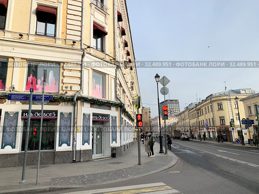 Россия, Москва. Улица Маросейка осенью (2019 год). Редакционное фото, фотограф Овчинникова Ирина / Фотобанк Лори