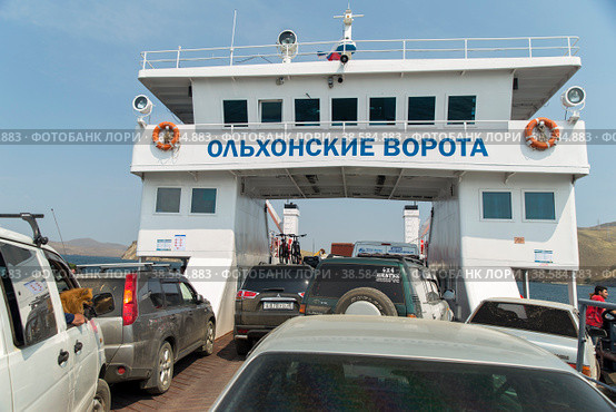 Россия. Ольхон. Паромная переправа остров Ольхон – МРС. Паром «Ольхонскbе ворота». Irkutsk / Russia-08.08.2020: Olkhon island ferry – Mrs. Ferry. Translation: Olkhon gate. Редакционное фото, фотограф Алексей Смышляев / Фотобанк Лори