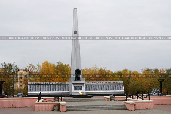 Россия. Салехард. Мемориал с вечным огнем на Площади Победы. Russia. Salekhard. Memorial with eternal flame on Victory Square. (2013 год). Редакционное фото, фотограф Алексей Смышляев / Фотобанк Лори