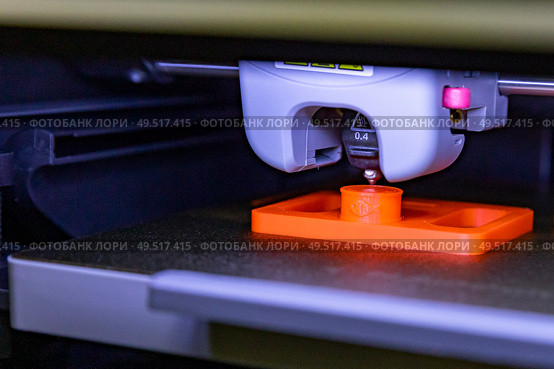 Россия. Санкт-Петербург. Процесс 3D-печати изделия. Russia. Saint-Petersburg. The process of 3D printing the product. Стоковое фото, фотограф Алексей Смышляев / Фотобанк Лори