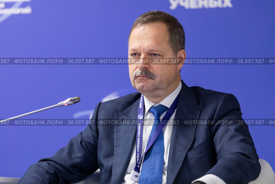 Россия. Сочи. управляющий директор СИБУР Михаил Гордин. Конгресс молодых ученых. Russia. Sochi. Managing Director of SIBUR Mikhail Gordin. Congress of Young Scientists. (2021 год). Редакционное фото, фотограф Алексей Смышляев / Фотобанк Лори