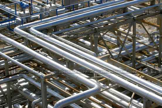 Россия,Тюменская область, Уватский район, Кальчинское месторождение нефти,   стальные трубопроводы и  ёмкости. Стоковое фото, фотограф Александр Циликин / Фотобанк Лори