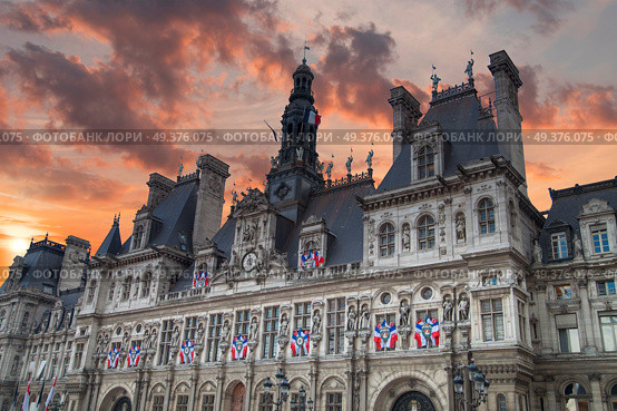 Royal Palace at the Dam Square, Amsterdam. It was built as city hall during the Dutch Golden Age in the seventeenth century. Стоковое фото, агентство Ingram Publishing / Фотобанк Лори