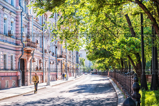 Рождественский бульвар,  Москва (2022 год). Редакционное фото, фотограф Baturina Yuliya / Фотобанк Лори