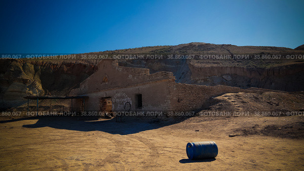 Ruined Urga fishing village at the shore of Sudochye lake aka part of former Aral sea, Karakalpakstan, Uzbekistan (2017 год). Стоковое фото, фотограф Сергей Майоров / Фотобанк Лори