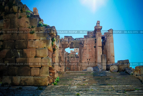 Ruins of Bacchus temple in Baalbek, Bekaa valley, Lebanon (2012 год). Стоковое фото, фотограф Сергей Майоров / Фотобанк Лори