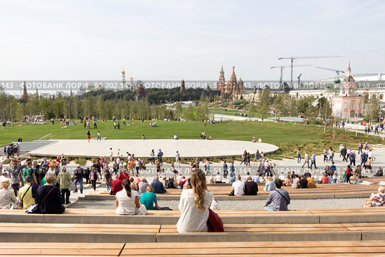 Russia, Moscow:  Landscaping Park Zaryadye (2017 год). Редакционное фото, фотограф Татьяна Васильева / Фотобанк Лори