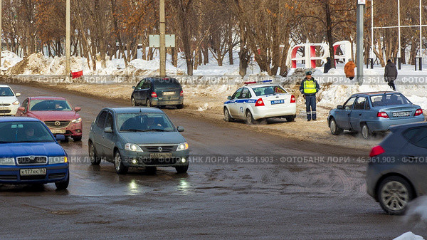 Russia, Samara. February 15, 2014. traffic police officers monitor traffic on Stara Zagora Street. Редакционное фото, фотограф Акиньшин Владимир / Фотобанк Лори