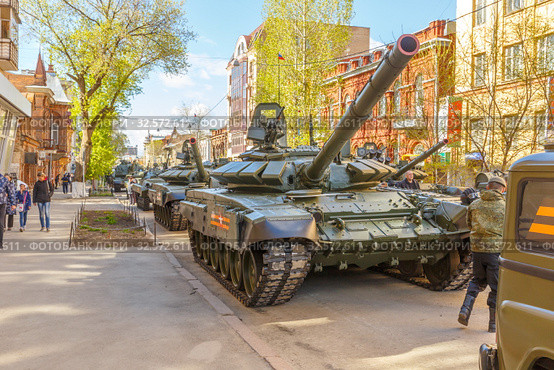 Russia, Samara, May 2017: a new military modified main battle tank T-72B3M in green camouflage on a city street prepared for the parade on Victory Day on a spring sunny day. Редакционное фото, фотограф Акиньшин Владимир / Фотобанк Лори
