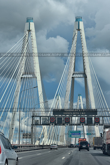 Russia, St.Petersburg, 05,06,2016 The Ring Road and Cable Bridge. Редакционное фото, фотограф Анна Кривицкая / Фотобанк Лори