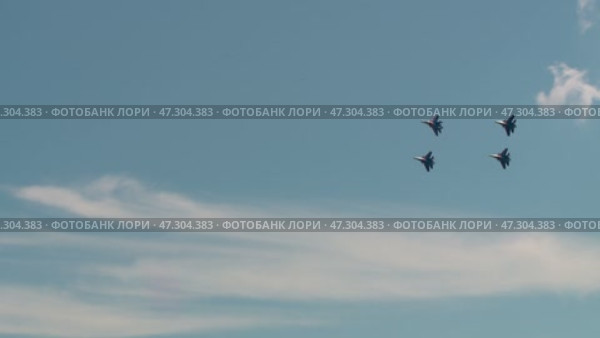 Russian air force aerobatic team Russian Knights SU-27. Стоковое видео, видеограф Алексей Сергеев / Фотобанк Лори