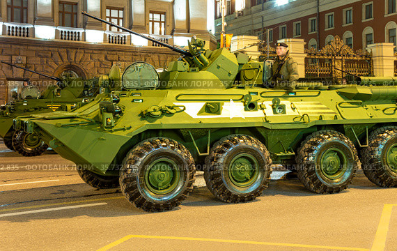 Russian weapons. Rehearsal of military parade (at night) near the Kremlin, Moscow, Russia. Celebration of the 70th anniversary of the Victory Day(WWII) (2015 год). Редакционное фото, фотограф Владимир Журавлев / Фотобанк Лори