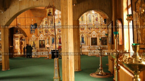 Русская православная церковь. Храм святого праведного Симеона Верхотурского, Уфа. Внутреннее убранство (интерьер) (2012 год). Стоковое видео, видеограф Mikhail Erguine / Фотобанк Лори